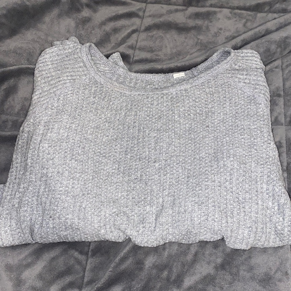 me to we gray cropped sweater size xs